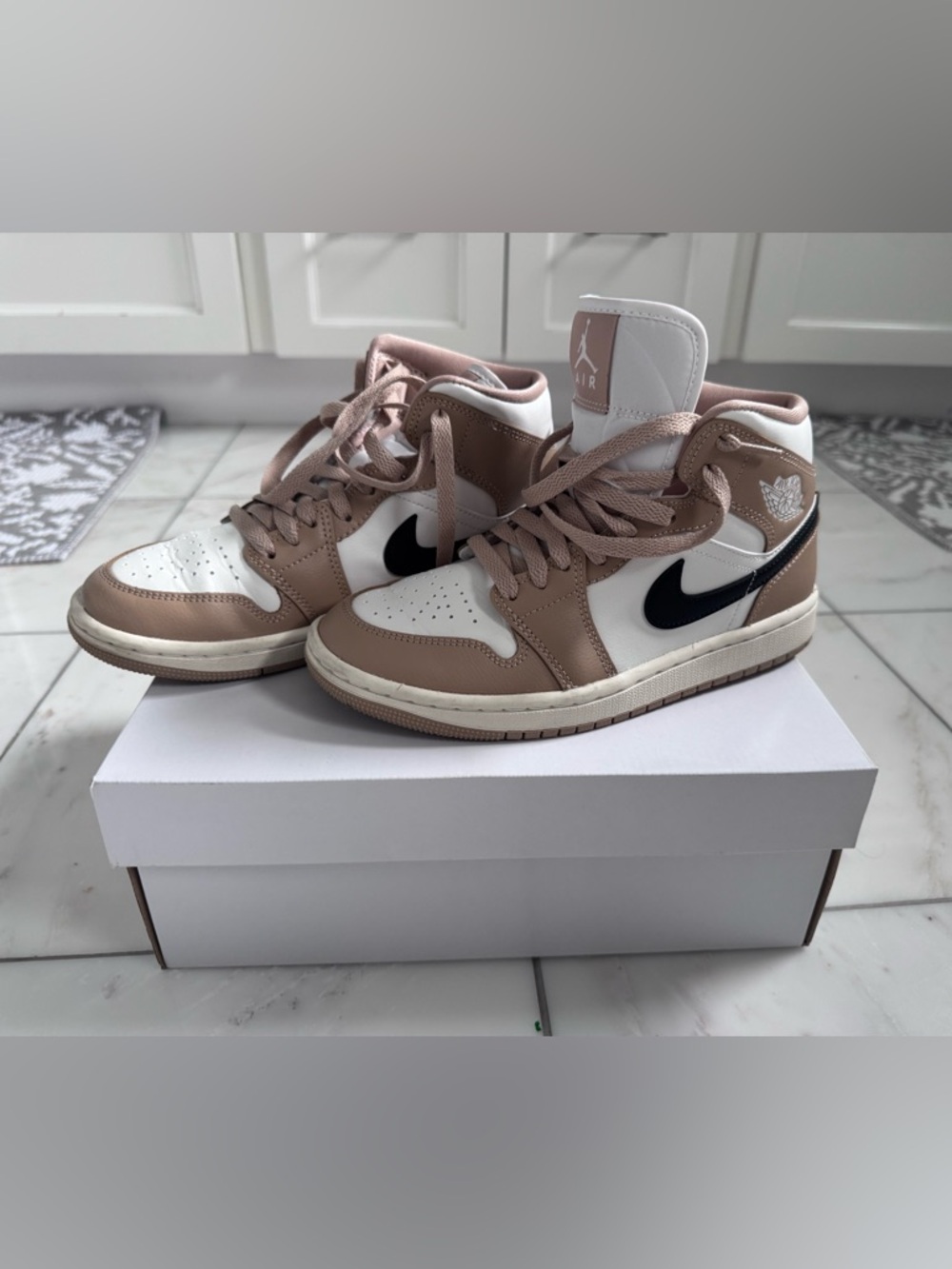 Women’s Air Jorndan 1 Mid